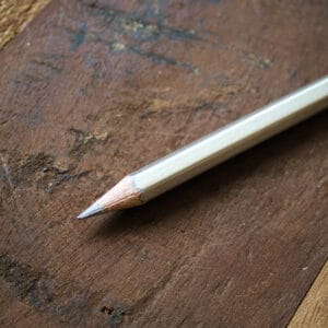 PRYM značkovací tužka stříbrná - detail na hrot tužky.