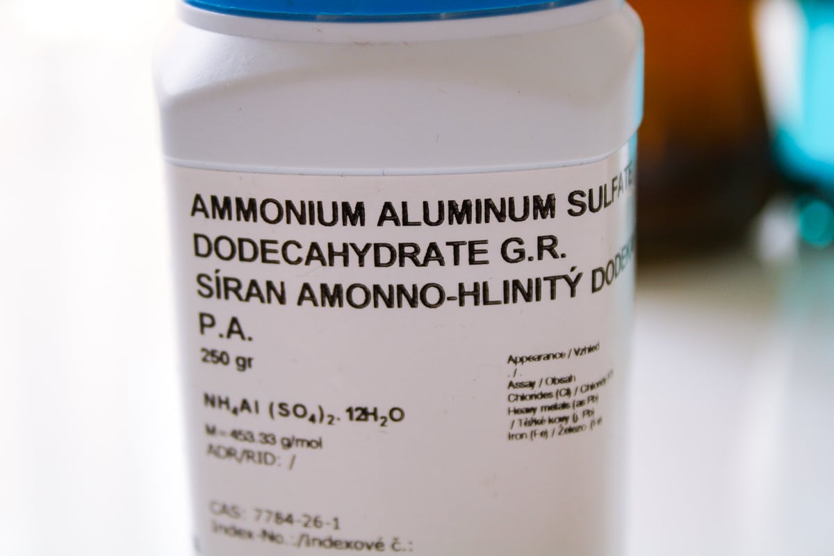 Kamenec, aluminium acetate, síran hlinito-amonný 